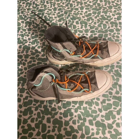 Boys Size 5 Chuck Taylors High Tops All Star Gray Colored Laces Sneakers - Picture 3 of 5